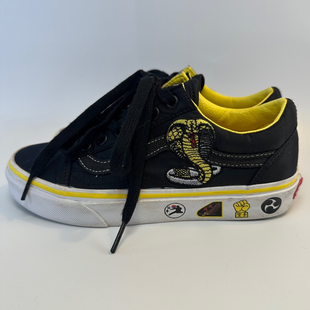 VANS X Cobra Kai Dojo Karate Kid Old Skool Sneakers Mens 4 Women’s 5.5 - Picture 2 of 10